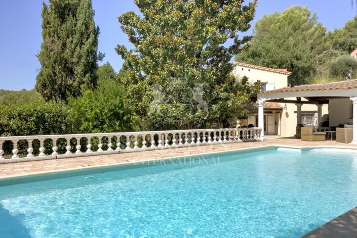 Image No.16-5 Bed House for sale