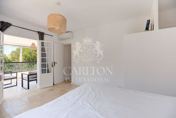 Image No.6-5 Bed House for sale