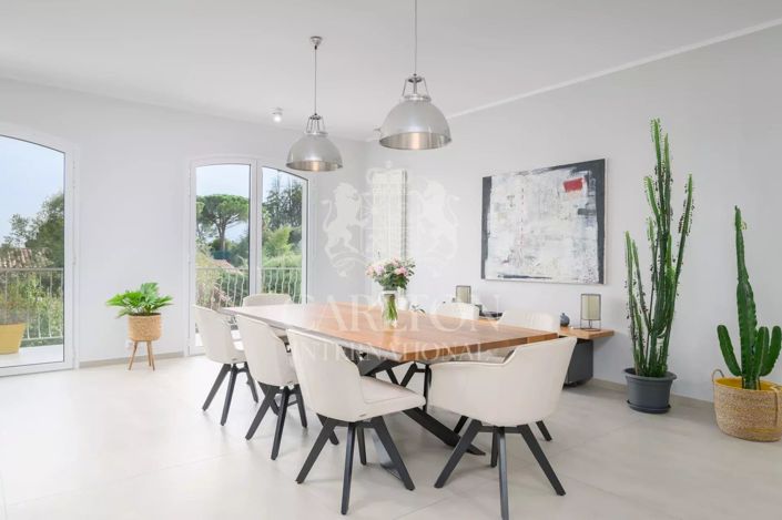 Image No.10-5 Bed House for sale