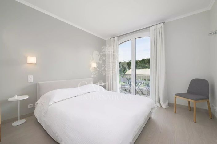 Image No.13-5 Bed House for sale