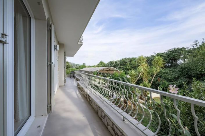 Image No.18-5 Bed House for sale