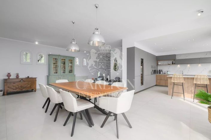 Image No.3-5 Bed House for sale