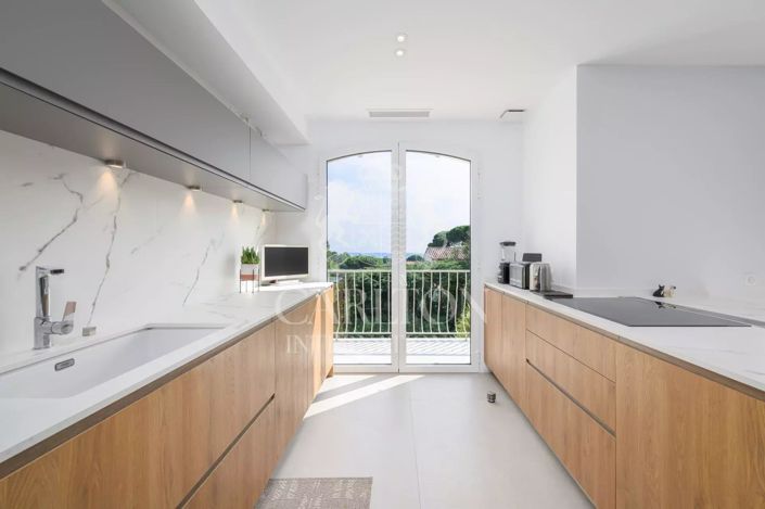 Image No.4-5 Bed House for sale