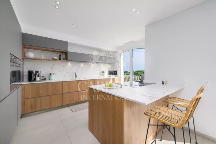 Image No.5-5 Bed House for sale