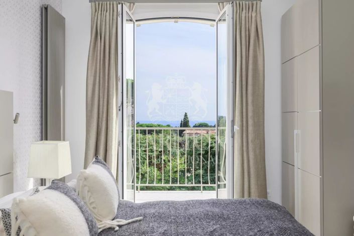 Image No.6-5 Bed House for sale