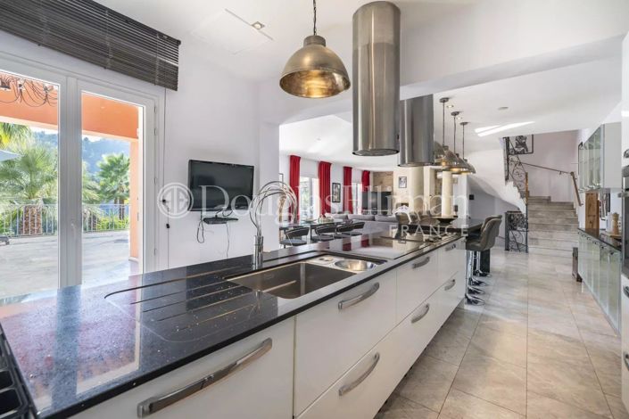 Image No.11-7 Bed House for sale