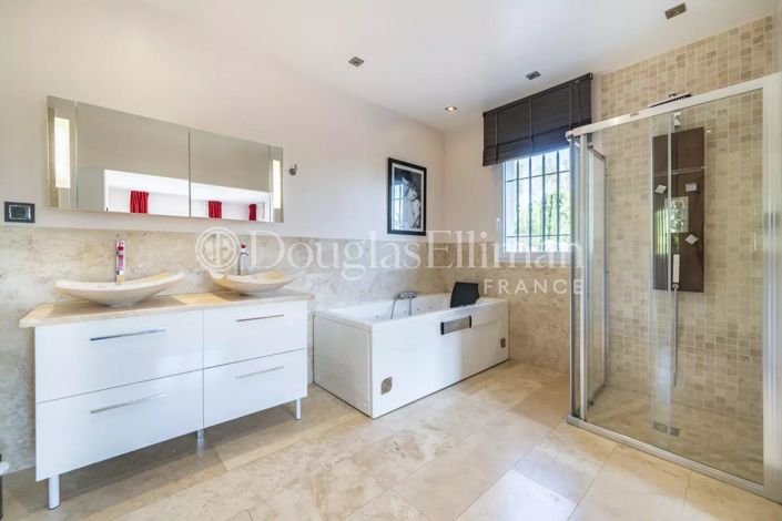 Image No.15-7 Bed House for sale