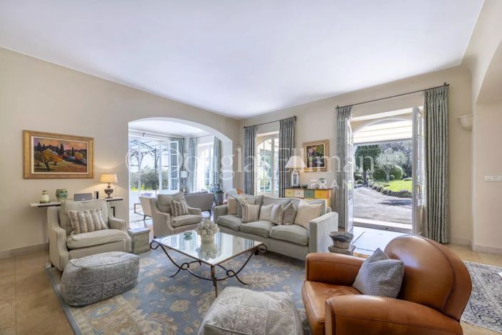 Image No.12-7 Bed House for sale