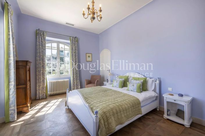 Image No.23-7 Bed House for sale