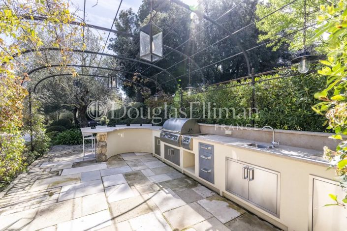 Image No.8-7 Bed House for sale