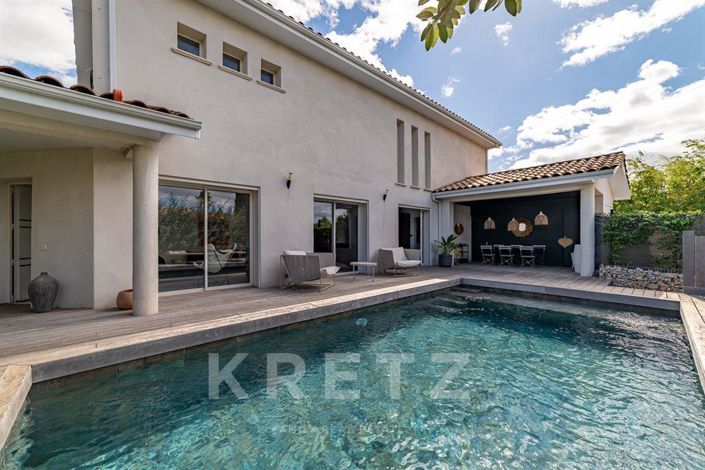 Image No.1-6 Bed House for sale