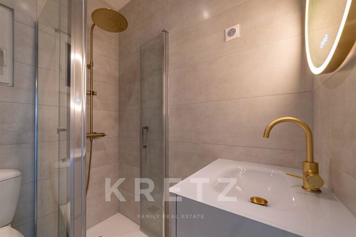 Image No.10-6 Bed House for sale