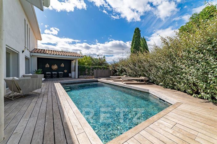 Image No.14-6 Bed House for sale