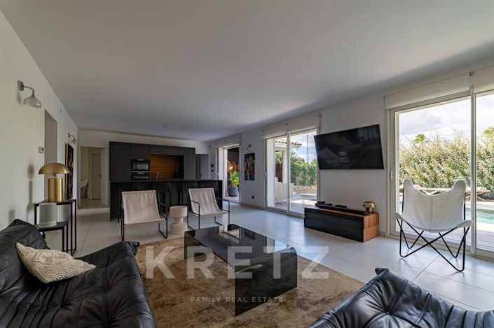 Image No.5-6 Bed House for sale