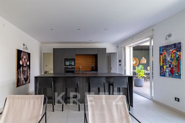 Image No.6-6 Bed House for sale