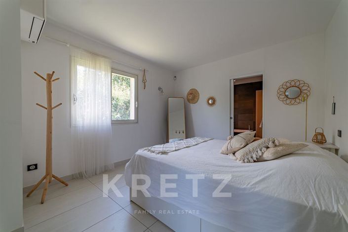 Image No.7-6 Bed House for sale