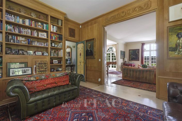 Image No.18-5 Bed House for sale