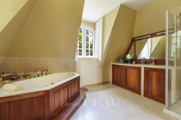 Image No.28-5 Bed House for sale