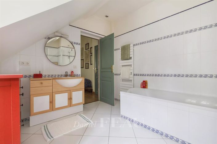 Image No.31-5 Bed House for sale