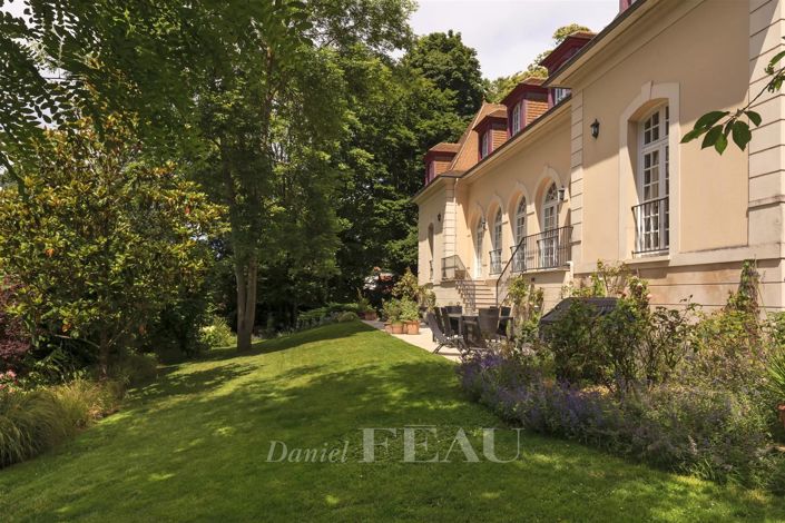 Image No.8-5 Bed House for sale