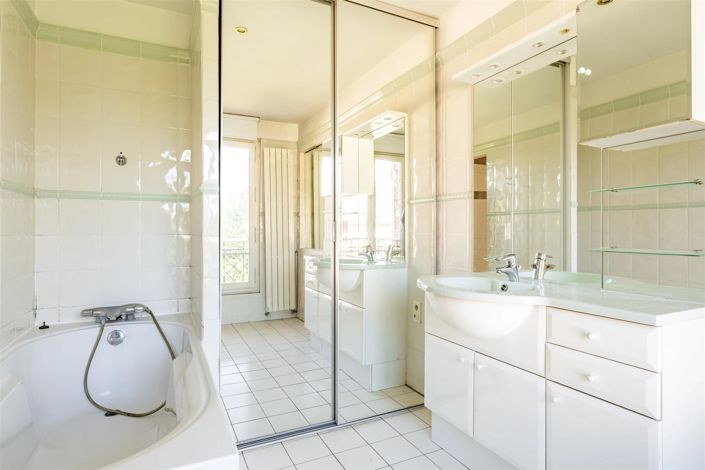 Image No.15-7 Bed House for sale