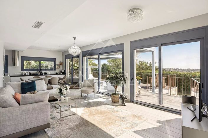 Image No.6-4 Bed House for sale