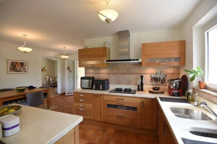 Image No.6-4 Bed House for sale