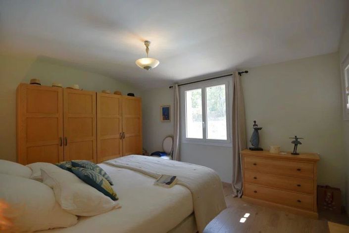 Image No.8-4 Bed House for sale