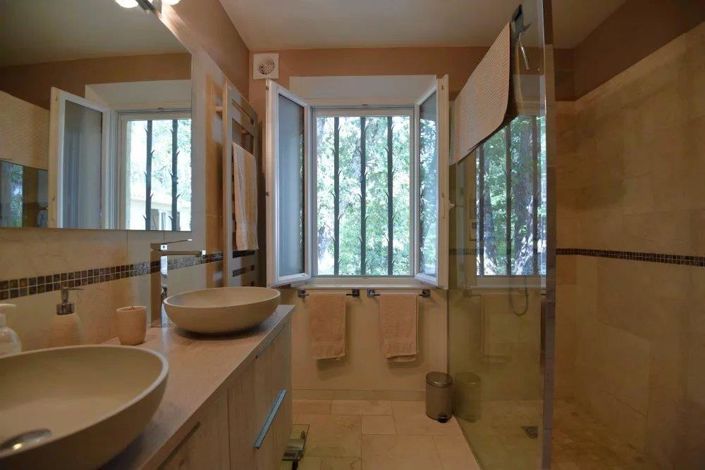 Image No.9-4 Bed House for sale