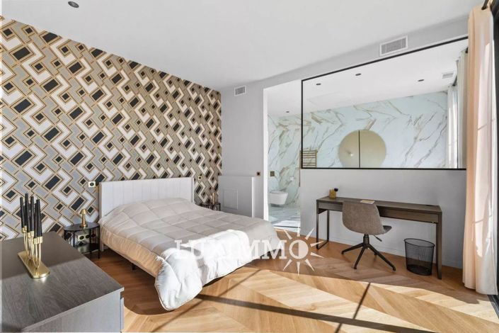 Image No.12-5 Bed House for sale