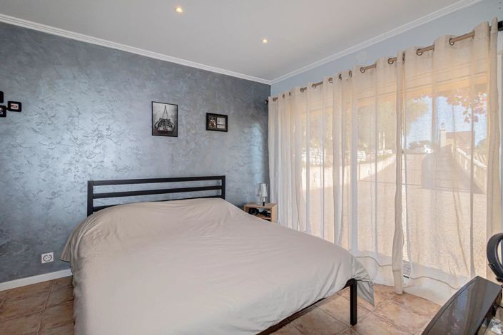 Image No.15-4 Bed House for sale