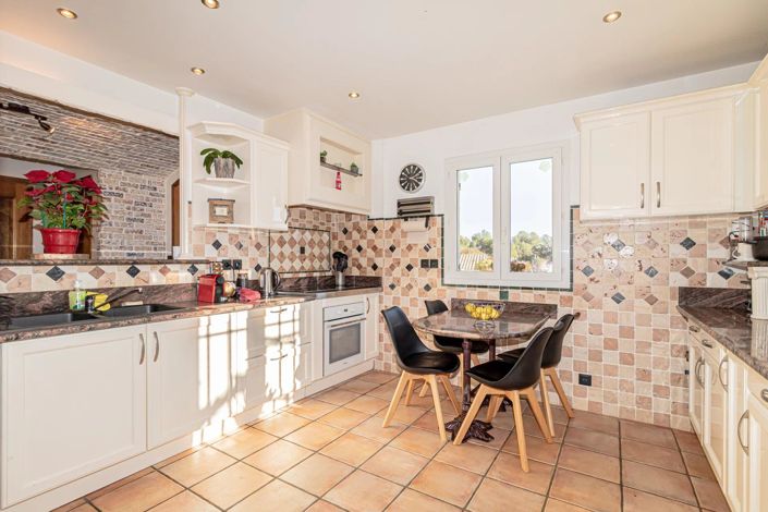 Image No.23-4 Bed House for sale