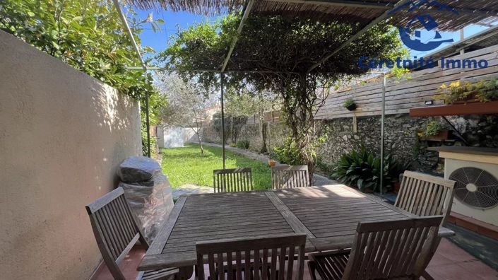 Image No.1-6 Bed House for sale