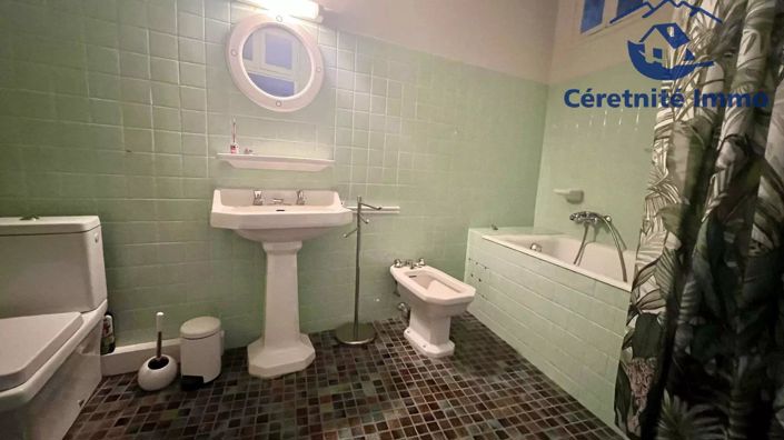 Image No.19-6 Bed House for sale