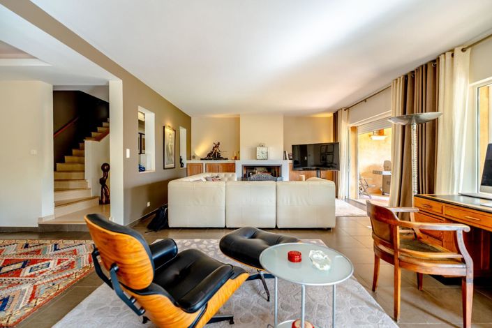 Image No.3-5 Bed House for sale