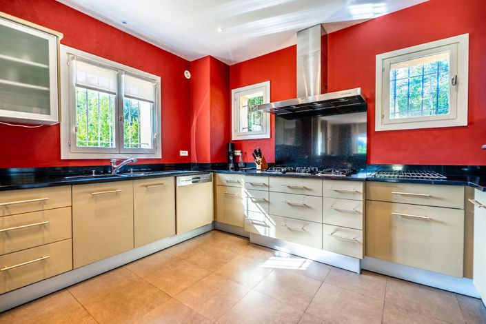 Image No.6-5 Bed House for sale