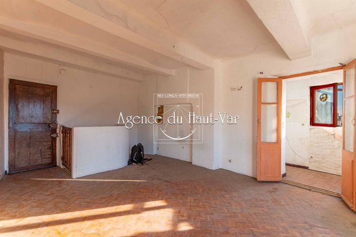 Image No.10-3 Bed House for sale