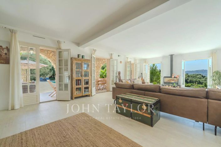 Image No.13-8 Bed House for sale