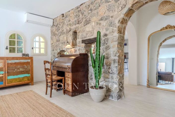 Image No.16-8 Bed House for sale