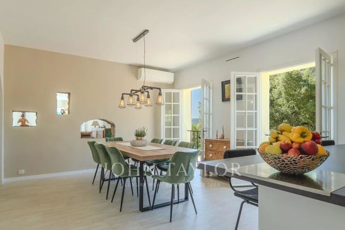 Image No.18-8 Bed House for sale