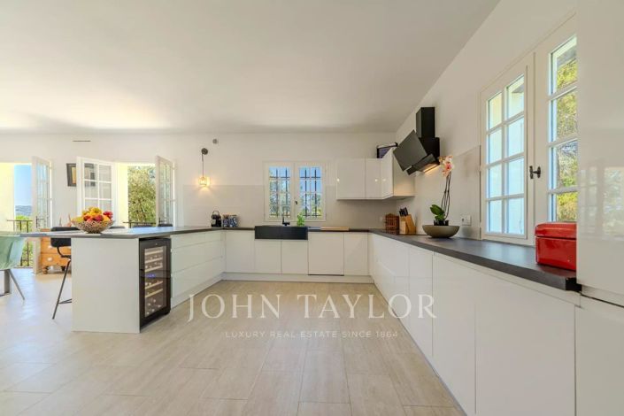 Image No.19-8 Bed House for sale