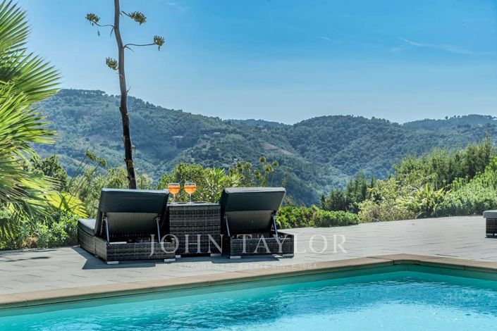 Image No.2-8 Bed House for sale