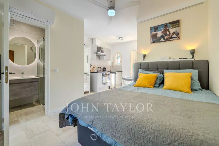 Image No.22-8 Bed House for sale