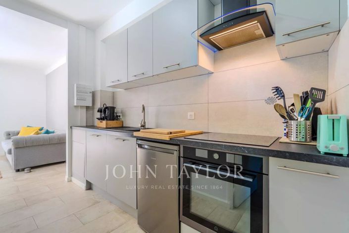 Image No.24-8 Bed House for sale