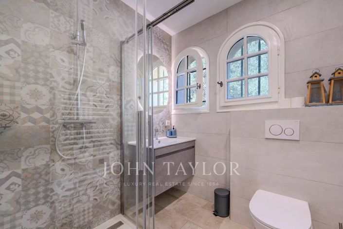 Image No.25-8 Bed House for sale