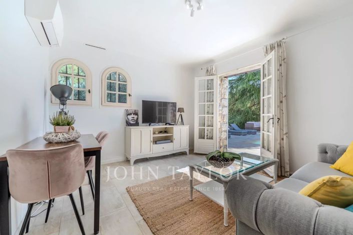 Image No.27-8 Bed House for sale