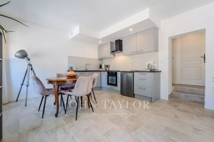 Image No.31-8 Bed House for sale