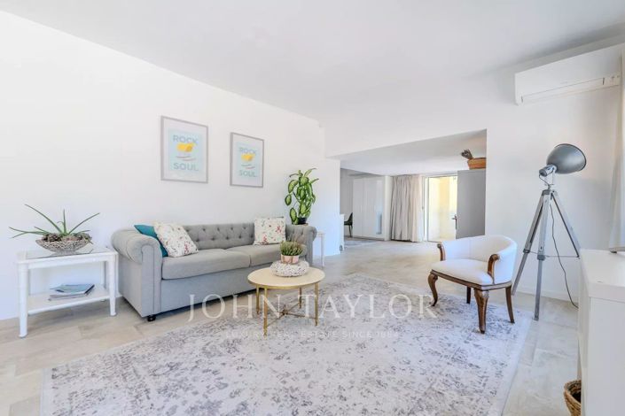 Image No.32-8 Bed House for sale