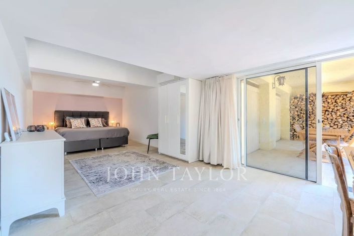 Image No.33-8 Bed House for sale