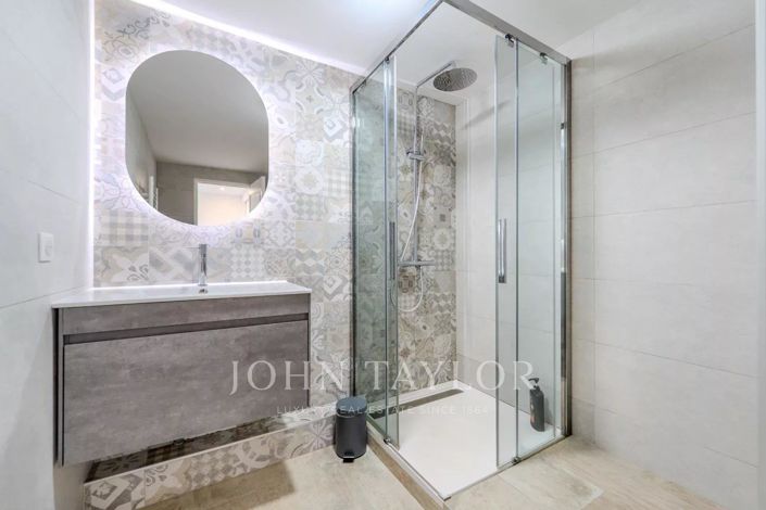 Image No.34-8 Bed House for sale